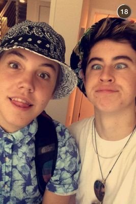 Just a 13 year old girl who likes fangirling over MagCon.