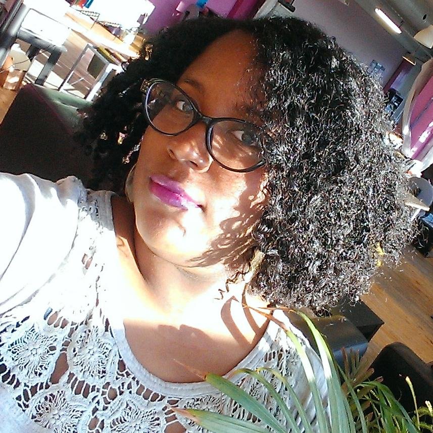 Off Twitter :: Noire : Queer femme : Féministe : Fat : Juriste : Militante : Community organiser : Fonctionnaire municipale. My tweets reflect only my views.