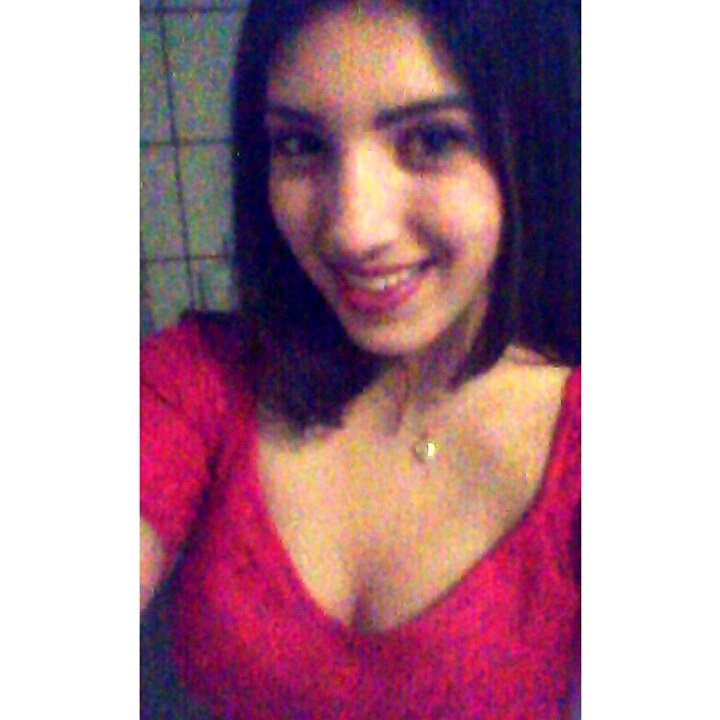 Ela é aquilo que ninguém vê. E tudo aquilo que ele gosta. No mesmo frasco, atrás do rótulo.