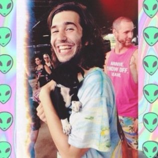 ewitsvalery's profile picture. Skills include (and probably limited to): crying because Isles and Glaciers happened and laughing at my own jokes.