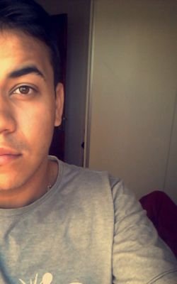 Brasil,20.
Jovem demais pra ter biografias.