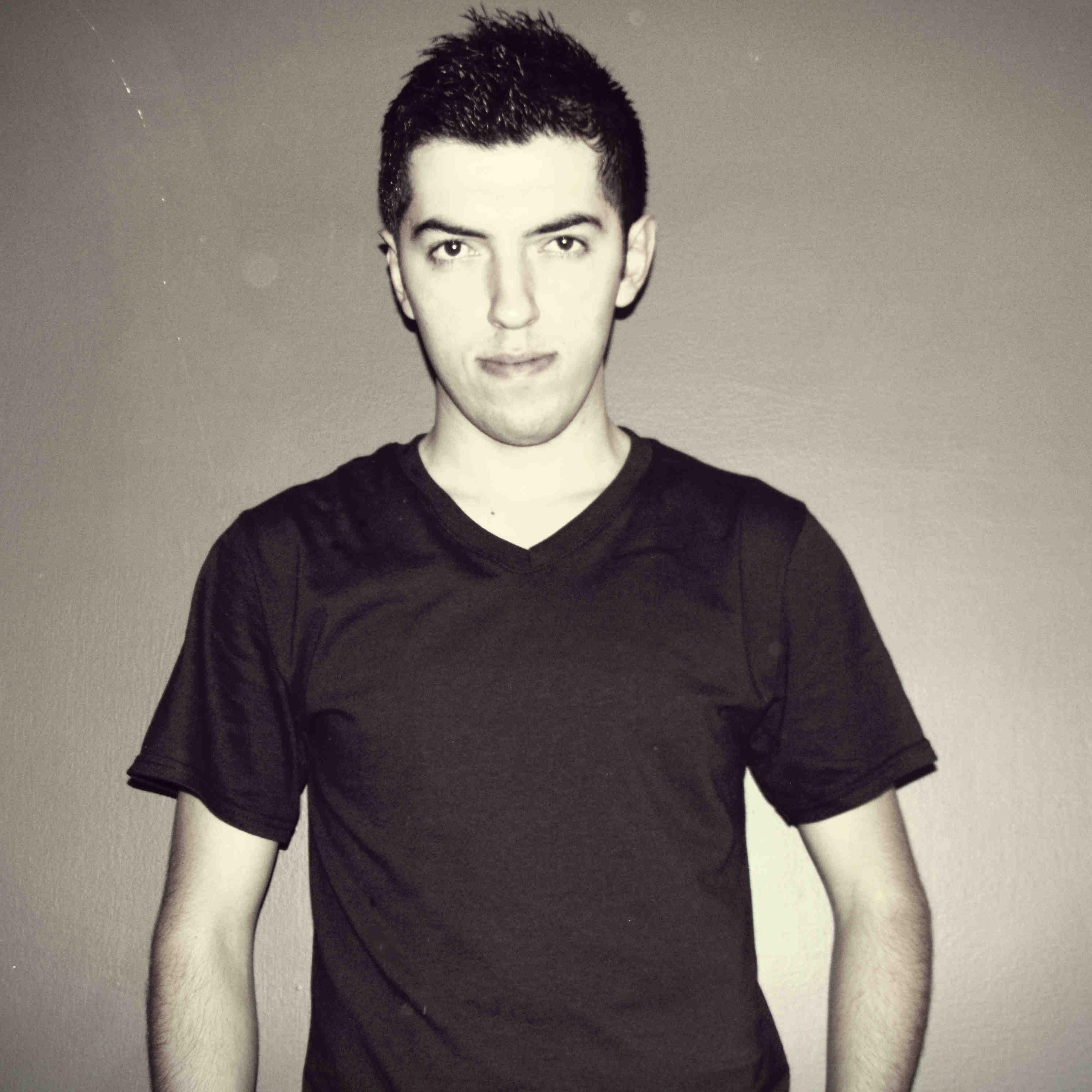 I have 19 years I am a dj / producer and remixer from Mexico

I make electronic music with the accessories you have to scope my hands every day I try to improve