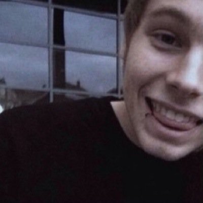 hello beautiful, im trying to reach my goal on @twinklymgc just ask for a follow back!!