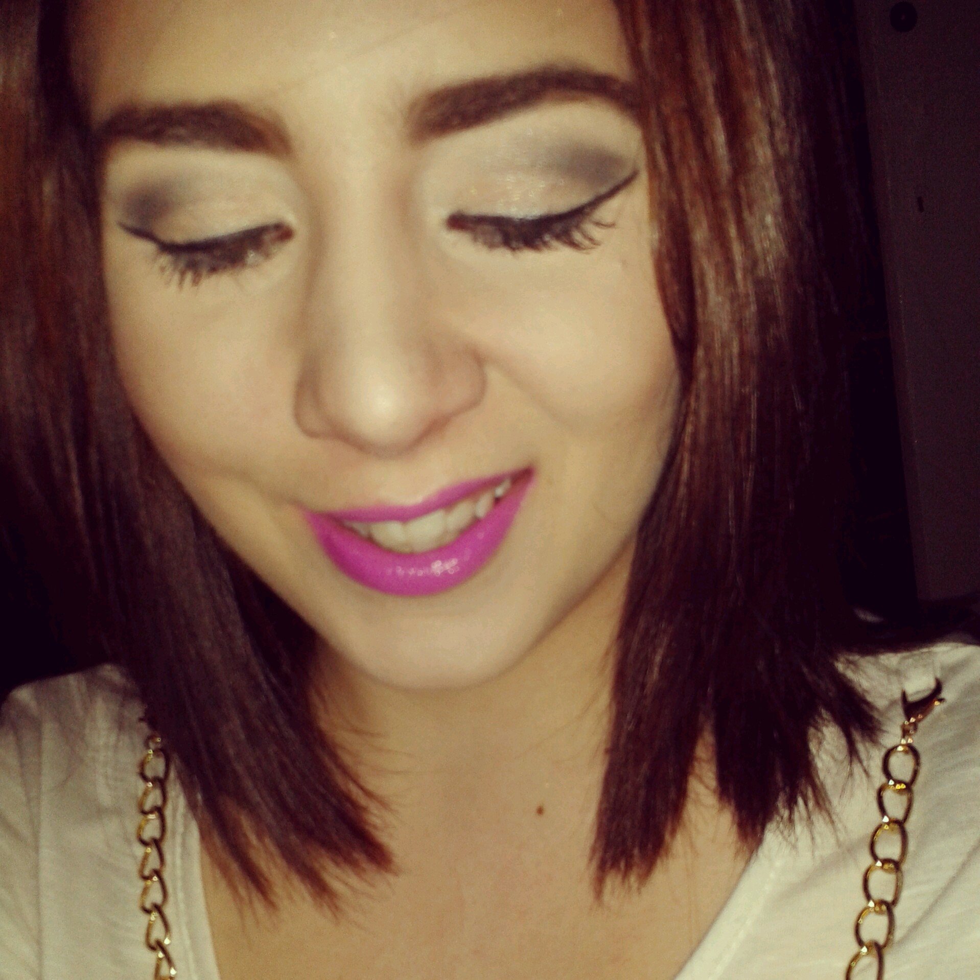 Entertaining, singing, dancing is my passion..♡