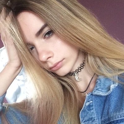 hey follow @anuselgort she follows back!