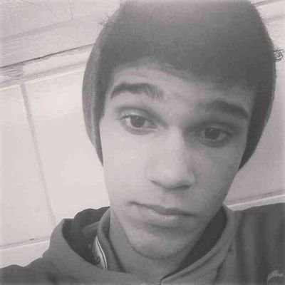 Isso aqui não é uma bio decente, mas faça de conta que é.