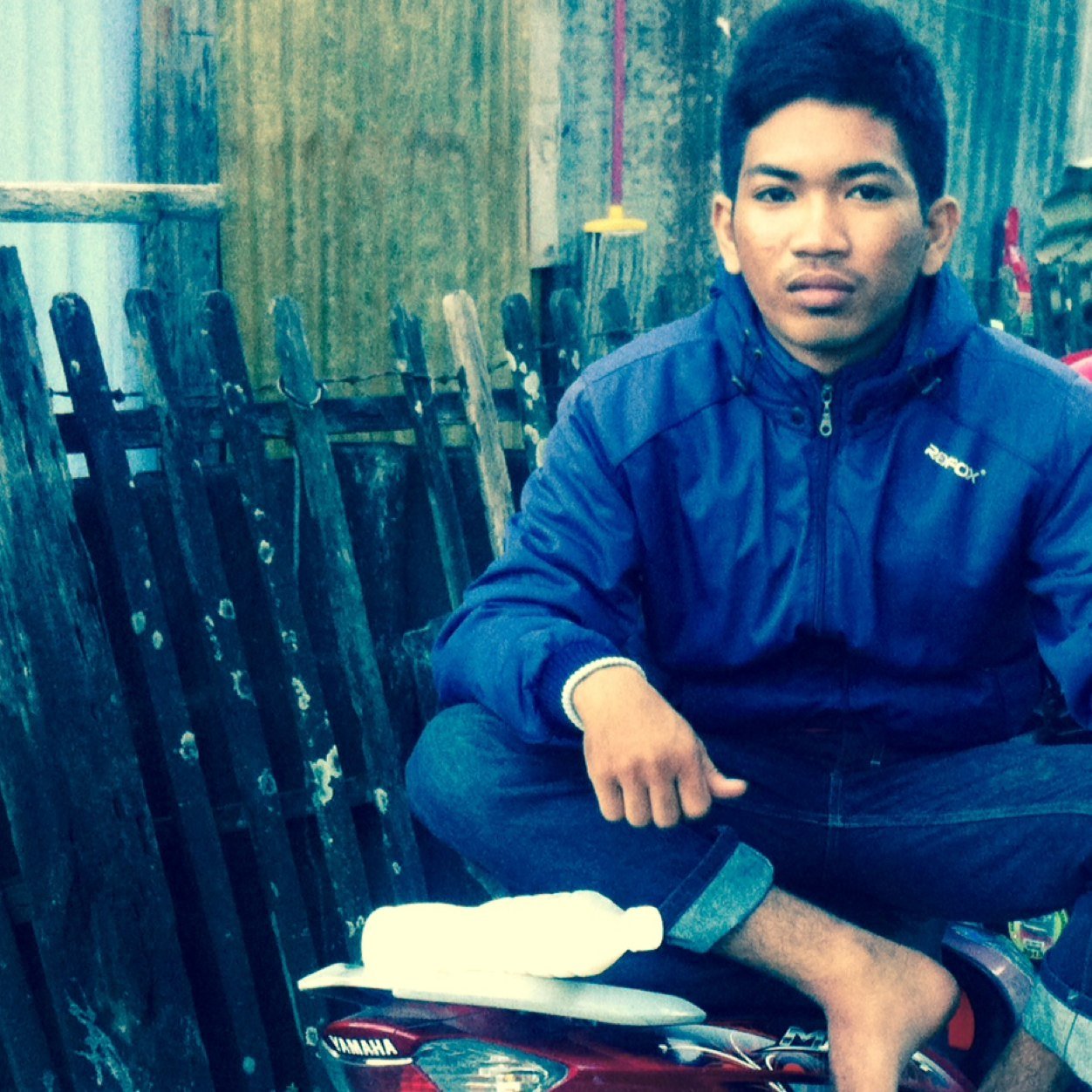 Jikalau sudah tidak adaa bahu untukk bersandar masih adaa lantai untuk bersujud ..
