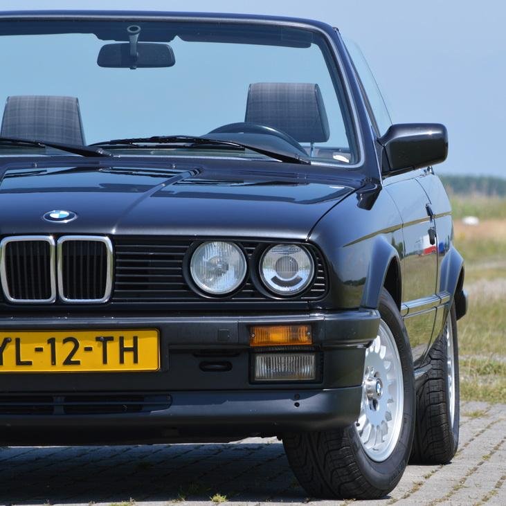 classicbimmers.nl is a showcase website about two Bimmer classics. Two youngtimer BMW's from the E30 and E34 ranges, brought on the road in 1990. Take a look!