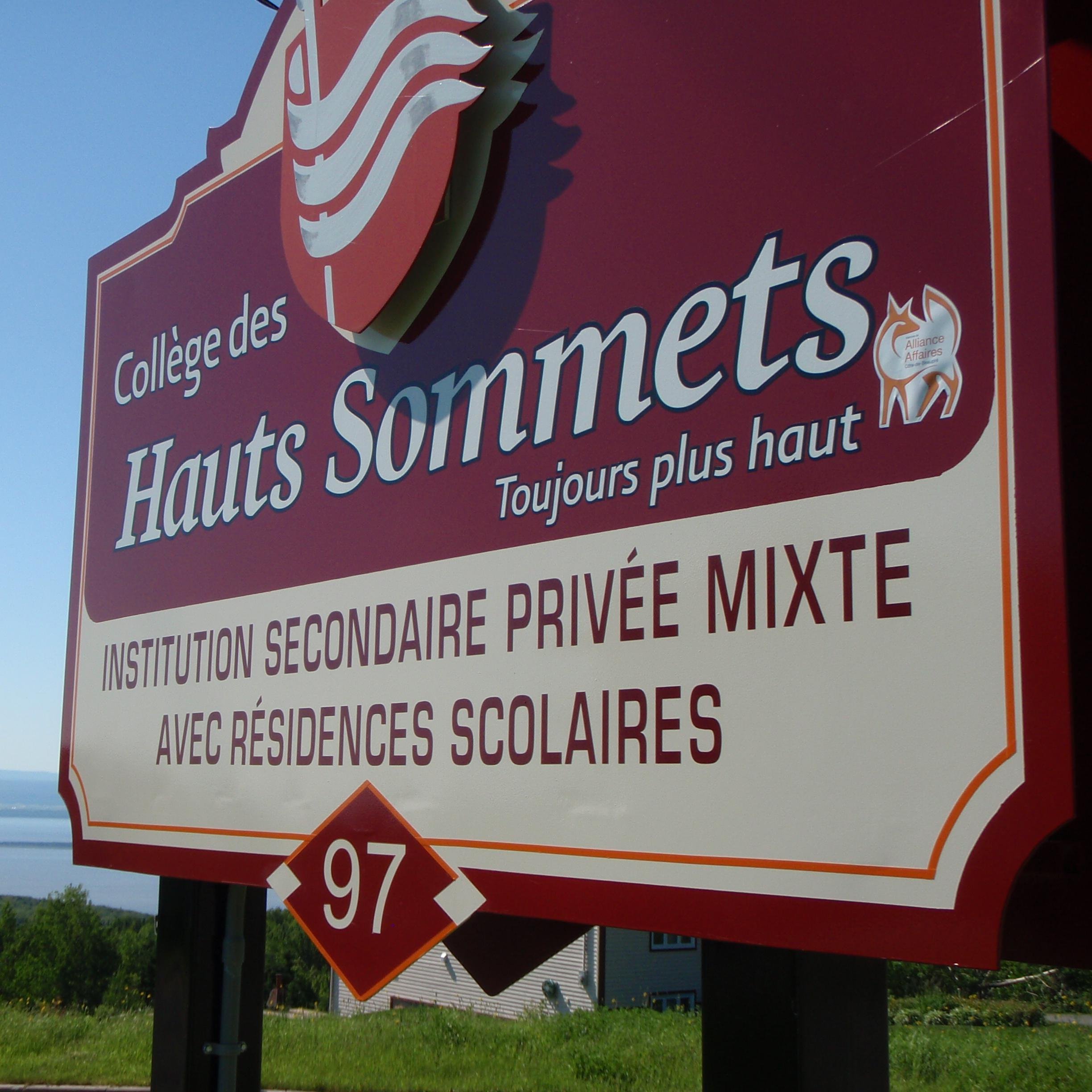 École secondaire privée, avec résidences scolaires filles et garçons. Spécialisée pour les élèves en difficultés d’apprentissage. Coopérative de travailleurs.