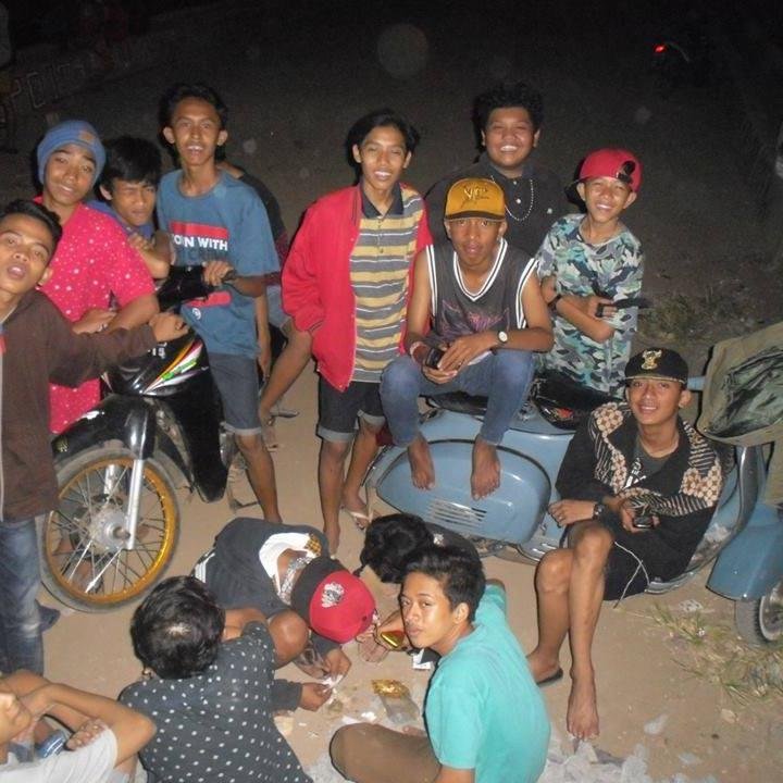 Nama tongkrongan kita adalah Abali 27 Fuck yang terletak di Cipinang Jagal ;) yang mau nongkrong bareng yuuu mari sob! :D