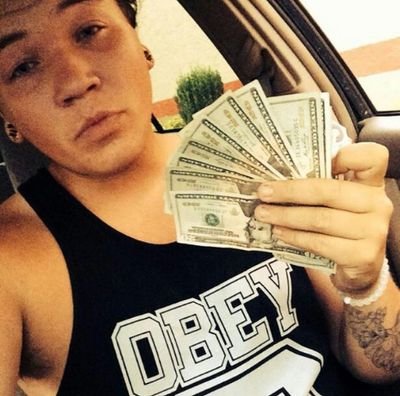 kik- freshboijimmy instagram- got deleted at 6k :(
football player #24
My back up Twitter in case I get hacked