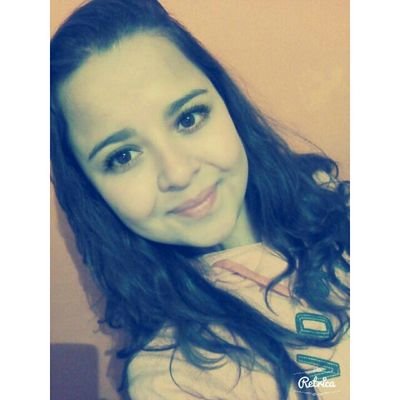 Não ligo que falem de mim, pois se falam é porque reparam! sou uma menina muito divertida, tenho amigas maravilhosas, e vida pra viver sem pensar no amanhã!