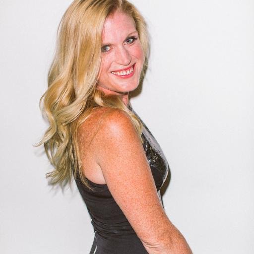 Writer, editor, reader, runner, concert goer, awesome(ly bad) dancer, pretty good cook. Lover of all things goooooold!