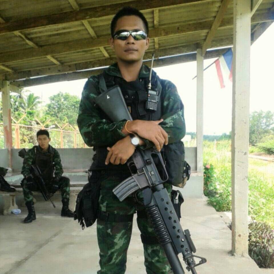 รักชาติ ยิ่งชีพ