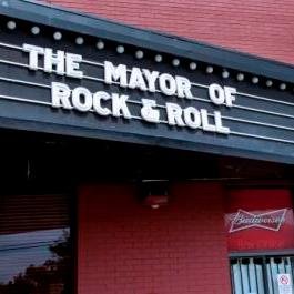 Full-length independent feature film about music, love, and failure set against the backdrop of the Boston rock scene.