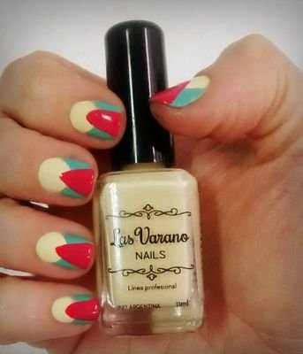 Comercializamos Esmaltes de Uñas de calidad profesional, empresa 100% Nacional. Con más de 100 colores de esmaltes en stock. Distribuidores Oficiales de Mundial