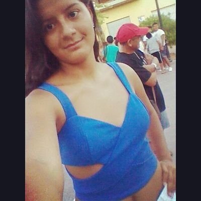 Nacida el 5 de mayo 1997 me gusta el futbol, bailar , la música y Abraham Mateo 23/11/13 sentí su calor en ese abrazo TeQuiero AM!! ♥