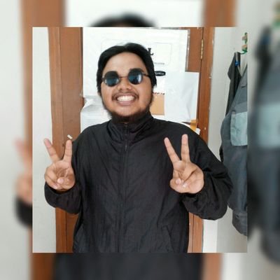 camannya bpk warseno sama ibu tuti({}) |broadcast UEU| Pembenci Kesedihan, Penikmat Kebahagiaan| Tampan Tanpa Beban B) | cyclist. Berusaha Berbeda dgn Bersepeda