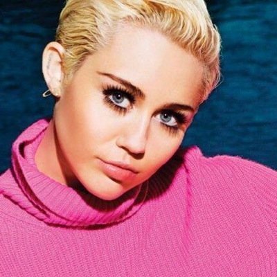 Please Follow @MileyNewsEurope for all News about Miley and her Bangerz Tour!