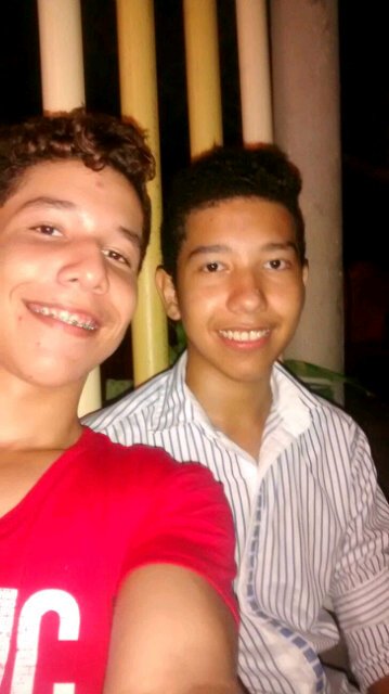 Acostarme, apagar la luz, escuchar musica, olvidarme de todo... Menos de ti :3