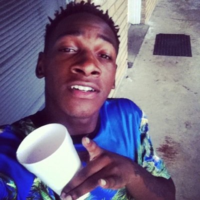 yougin really culcthing run up on me ima get to bussing head bac^ to my mission pull on em now its missing  fwm 
 follow me 
i follow bacc