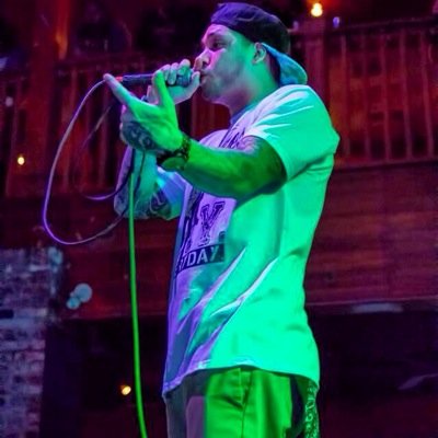 a hiphop artist with the sound from both sides of the map.all the way from jax beach,FL to the BAY AREA! contact for http://t.co/14iXD9seYR.collabs and more.