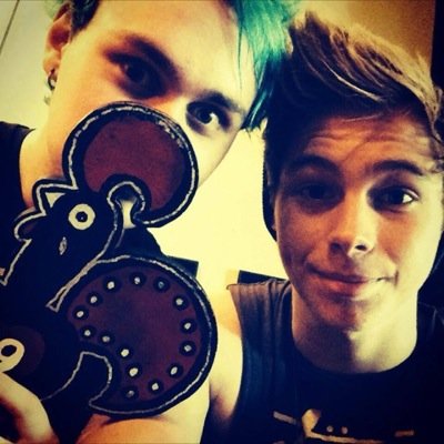 I want Michael Clifford Ashton Irwin Calum Hood And Luke Hemmings to follow me more than I want to live and breathe air ❤️❤️❤️❤️