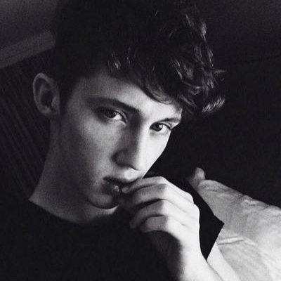 follow @twirlingtroye