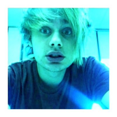 hello love!! can you please follow @socialashualty, she follows back fan accs (if you already follow then ily 5eva)x