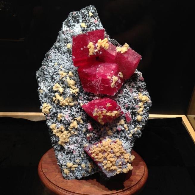 We are a rock and mineral museum founded by the Rices in Hillsboro (PDX metro) Oregon, with fabulous specimens and a dedicated staff waiting to rock your world!