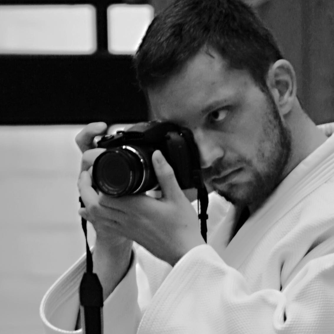 Scrum Master, Kampfsportler und Medien-Junkie - entsprechender Natur sind auch die hier geteilten Inhalte. Bunt gemixt und für jeden etwas dabei!