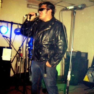 Musico y compositor Chileno, oriundo de Talcahuano, el Rey del rock and Roll de la cuadra xd
