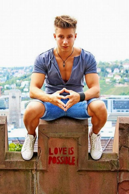 Bi guy that likes to play with boere guys and married men. Discreetly. 
Afrikaans en Engels - hallo boereseuns! 
DMs are OPEN 💫🔥💦