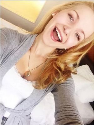 Dove Cameron the best actress and singer in the world