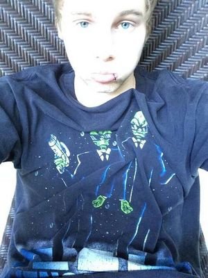 Life can be so hard to breathe when you’re trapped inside a box. 5SOSFAM