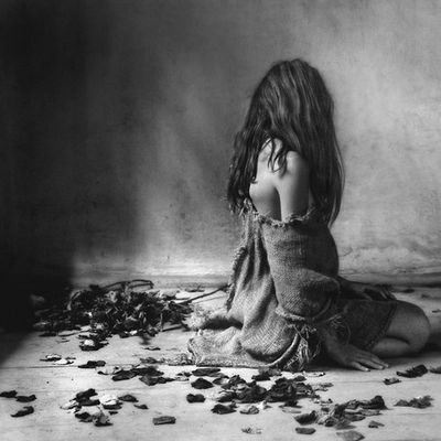 Demons don't live under your bed. They
scream inside of you head. [Cat,Deb,Ana,Mía]