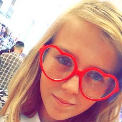 OnceUponAHollyy's profile picture. Oncer since the beginning till the end CaptainSwan is end game and so is OutlawQueen Also part of Clone Club {Orphan Black} Books and TV are life