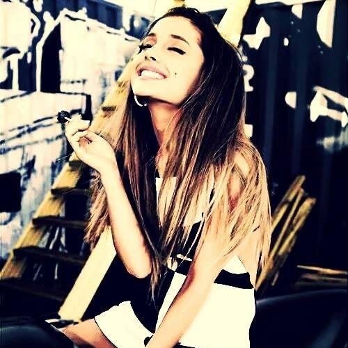 GrandeArce's profile picture. 