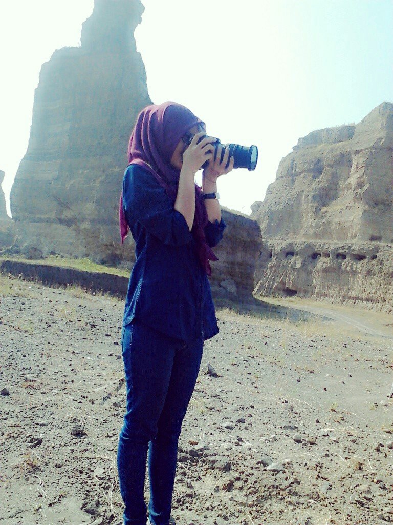 Dian Indah Rahmawati || 31 Agustus 1996 || Universitas Semarang || FTIK || Teknik informatika