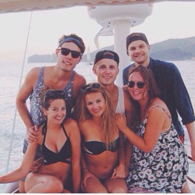 I post daily edits of my favourite pics of YouTubers. Message me a pic of your favourite YouTubers and I will make an edit of it and give you a shoutout. xx