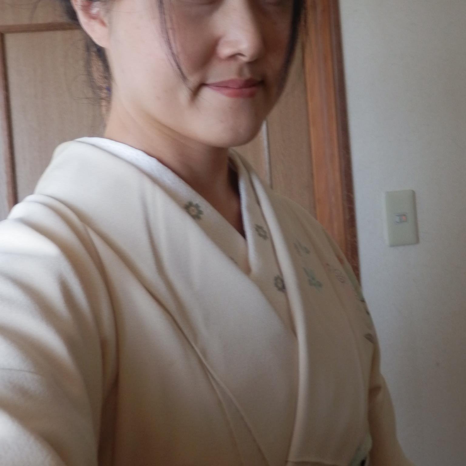 着物が大好きな2児の母です。日々の思い付きをつぶやいています。着物を中心にしたブログも更新中。
