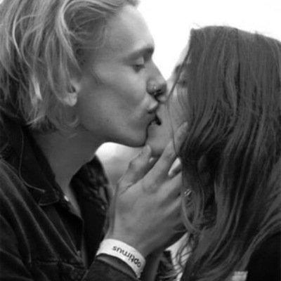 «...Ti sei già innamorato della persona sbagliata?» Jace disse: «Purtroppo, Signora del Rifugio, il mio unico vero amore resto io stesso.»