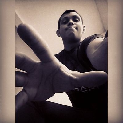 Um homen que ama sua familia...
Evangelico...
Solteiro Maranhense....
Nordestino :3 !!