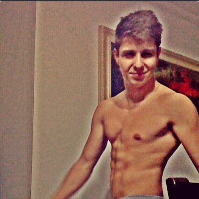 Solteiro,17 anos,escorpiao,futuro Engenheiro formado pela FEI, segue ai que é toix. Wpp: (11)97329-6636 Insta: @fesooares_