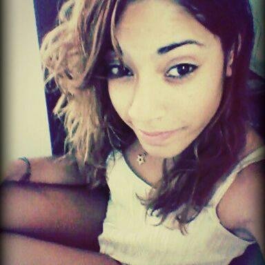 Sou uma mistura louca, meio safada e meio louca ✌