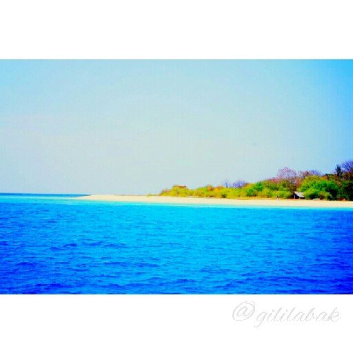 Wisata pulau dengan pantai pasir putih dan snorkeling biota laut yang menakjubkan!