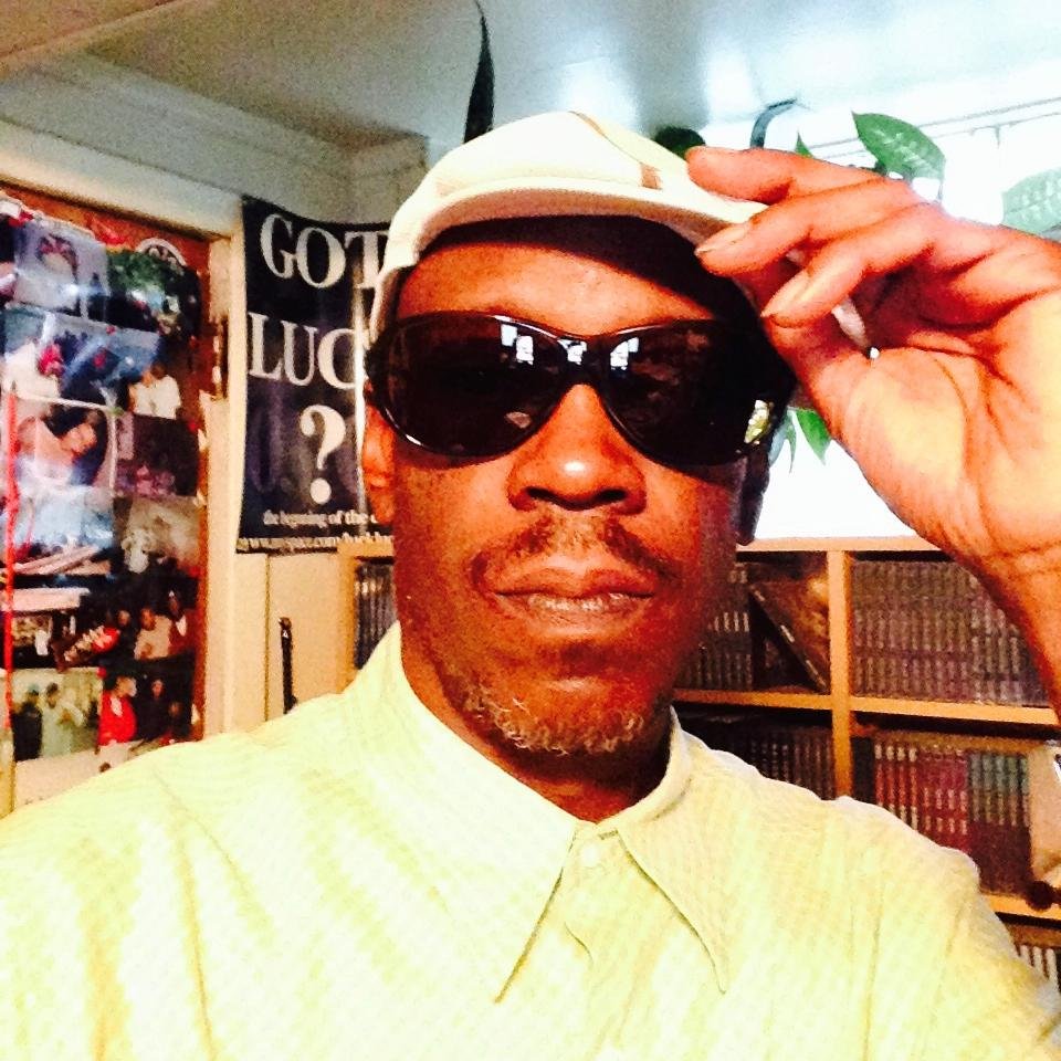 Educator / Entrepreneur / Social Media Junkie / Ghost Tweeter / Owner of New Artist Media /  Renaissance Man........
