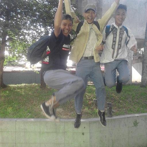 santay saja dengan gaya muu,.!! !