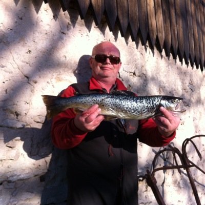 SimonsenLauge's profile picture. Har studeret på Tornedalens Folkehögskola Fiske Guide.  Fluebinding og Fluefiskeri world wide medlem af FFFD CFFF KSLF HLSF LFSO DSF
Fisker hvert år i sverige