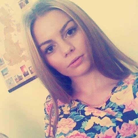 heey! check it..I LOVE my LIFE :3:3 ♡♡♡♡ and Follow ME! :-**